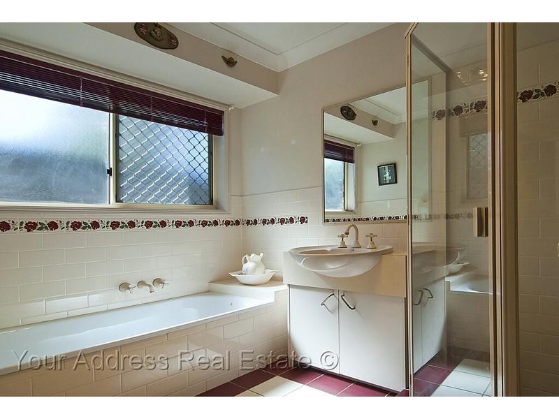 6 Folium Court, Regents Park QLD 4118