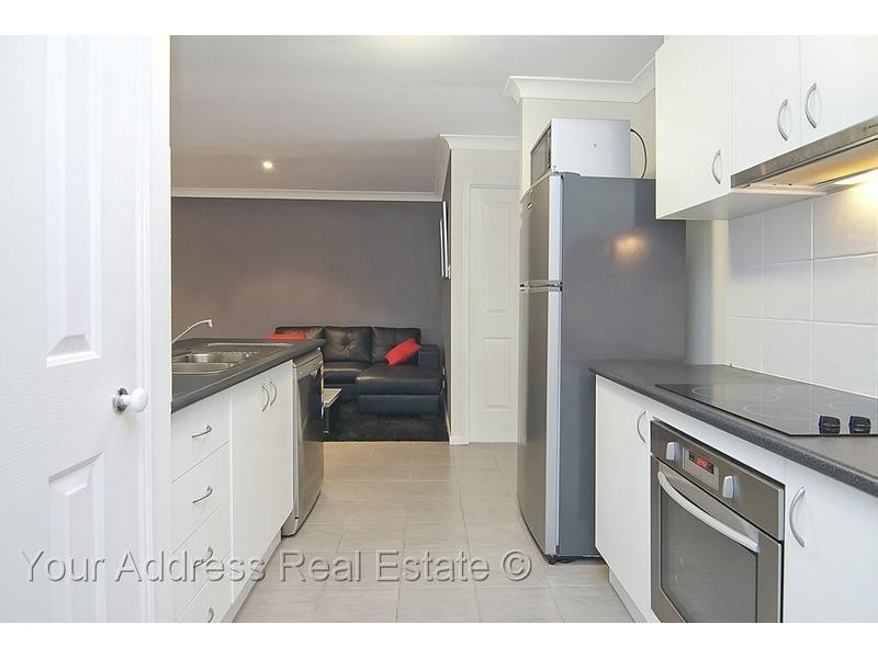 1 Zoe Place, Hillcrest QLD 4118