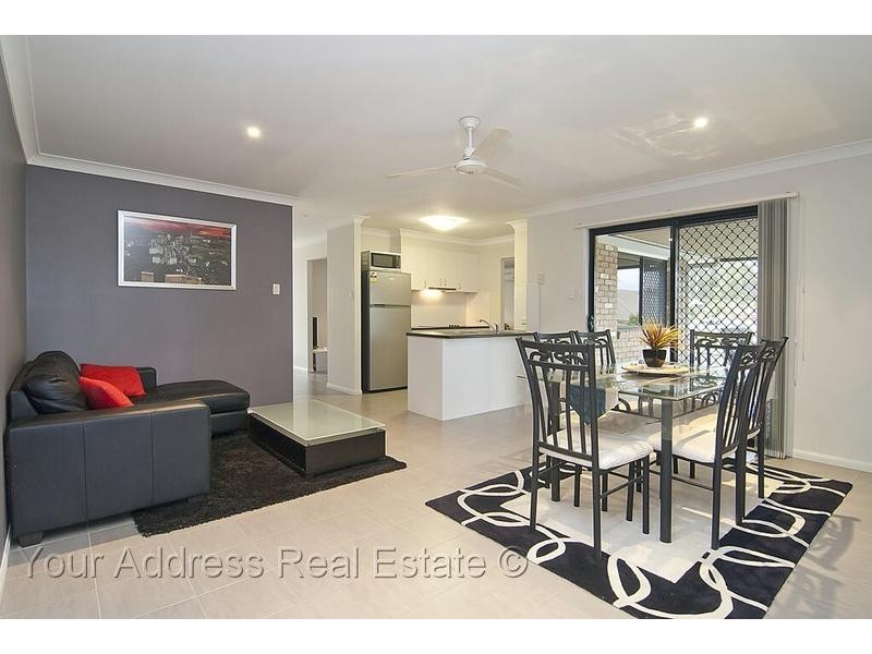 1 Zoe Place, Hillcrest QLD 4118