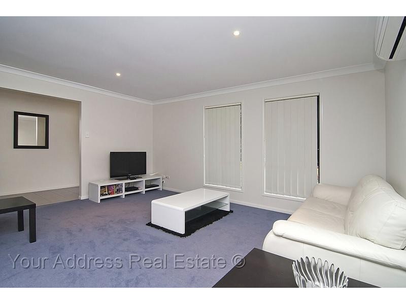 1 Zoe Place, Hillcrest QLD 4118
