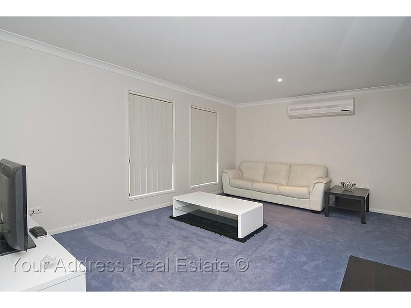 1 Zoe Place, Hillcrest QLD 4118