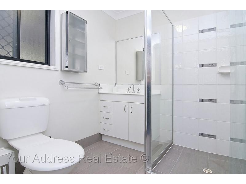 1 Zoe Place, Hillcrest QLD 4118