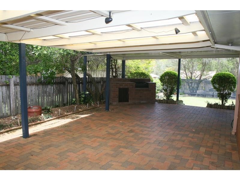 1 Watkinsia Court, Regents Park QLD 4118