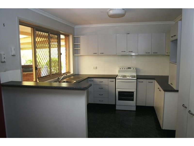 1 Watkinsia Court, Regents Park QLD 4118