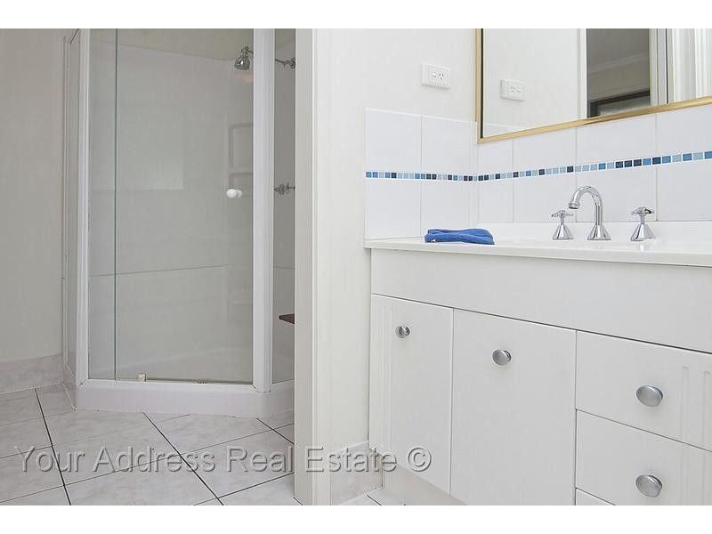 1 Kingfield Court, Regents Park QLD 4118