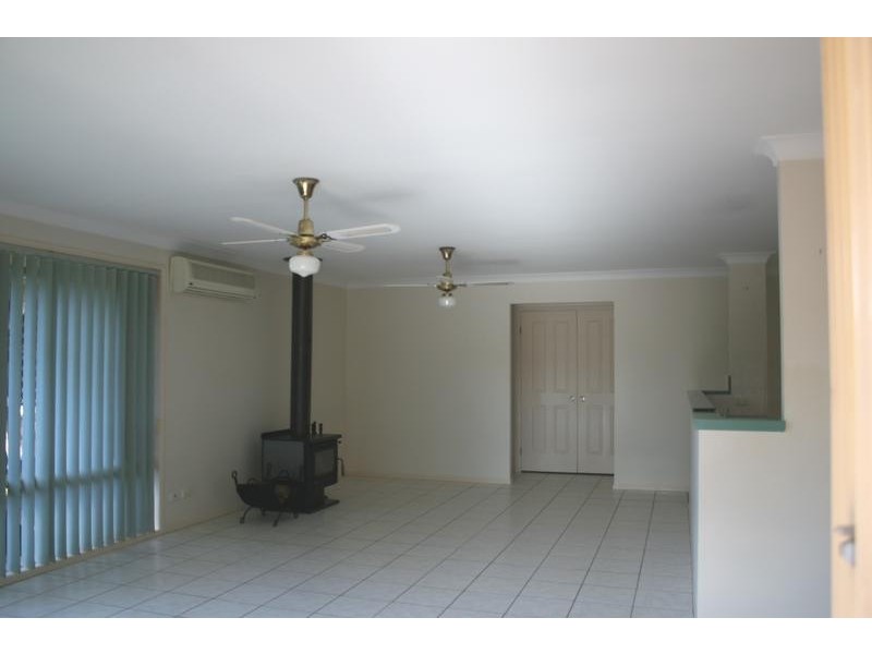 8 Kalbarri Rise, Regents Park QLD 4118