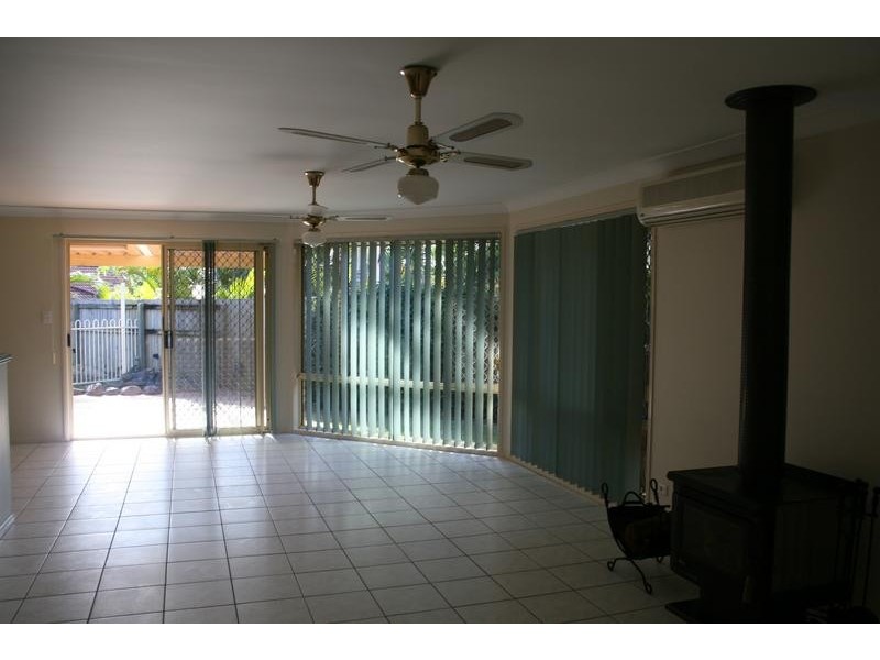 8 Kalbarri Rise, Regents Park QLD 4118