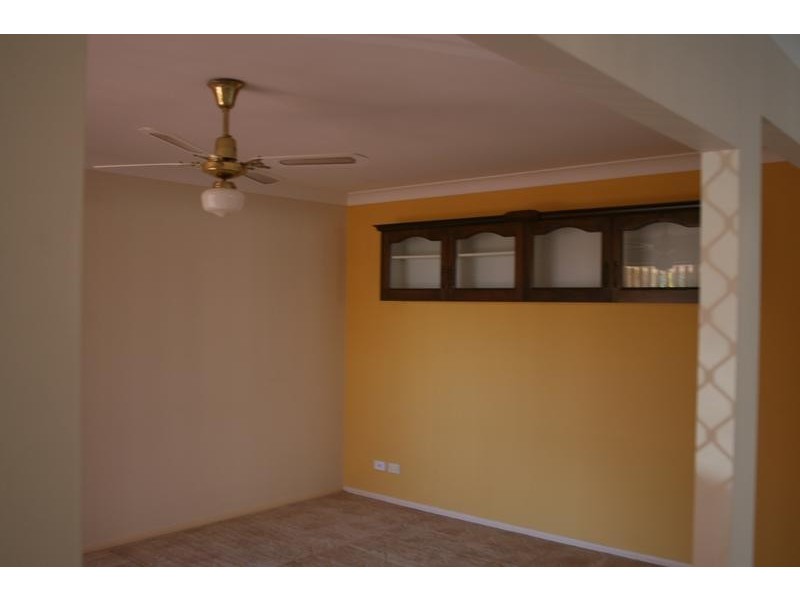 8 Kalbarri Rise, Regents Park QLD 4118