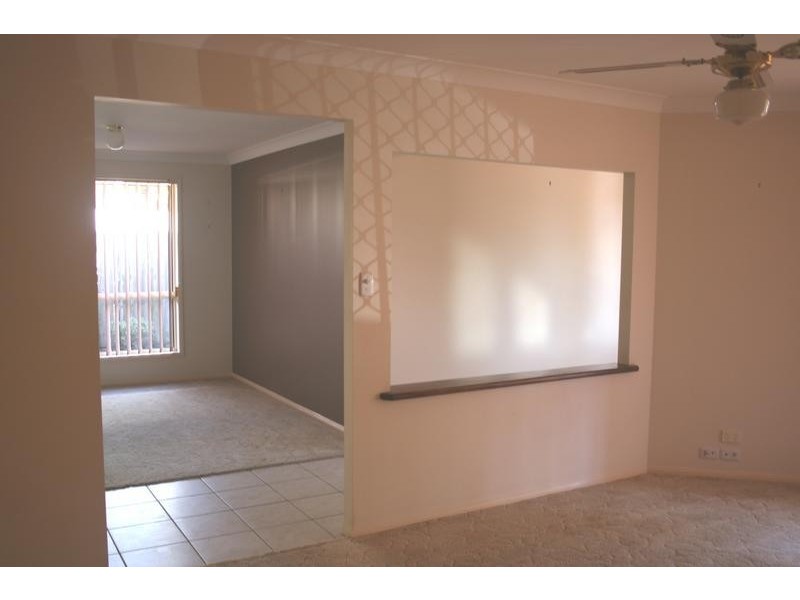 8 Kalbarri Rise, Regents Park QLD 4118