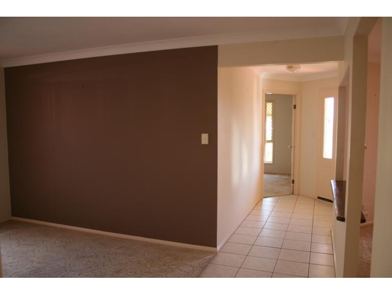 8 Kalbarri Rise, Regents Park QLD 4118