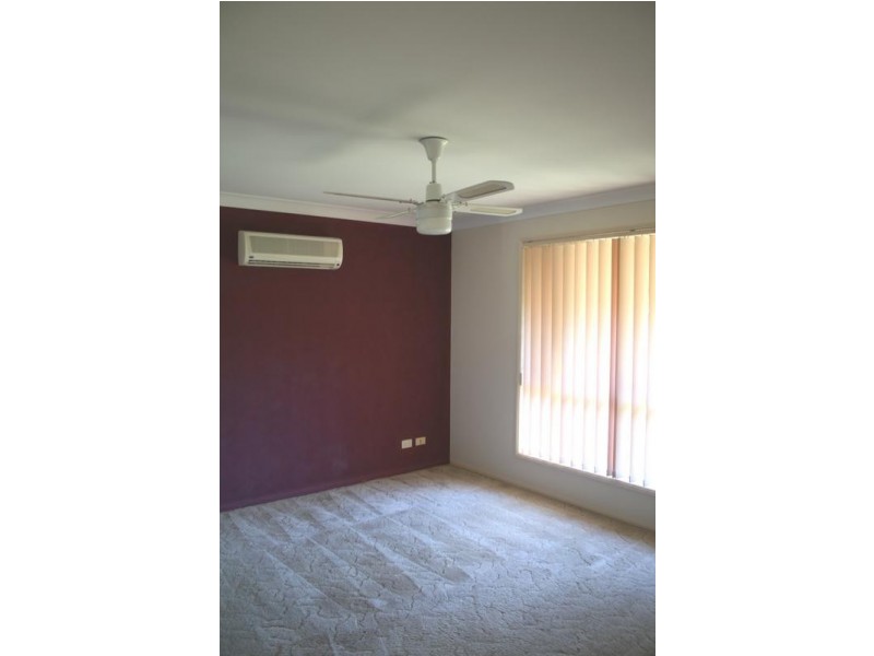 8 Kalbarri Rise, Regents Park QLD 4118