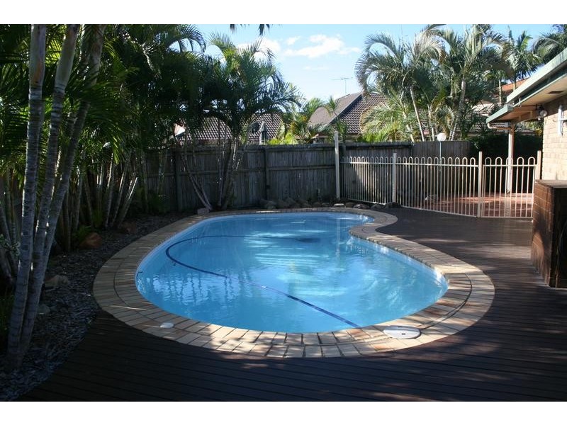 8 Kalbarri Rise, Regents Park QLD 4118