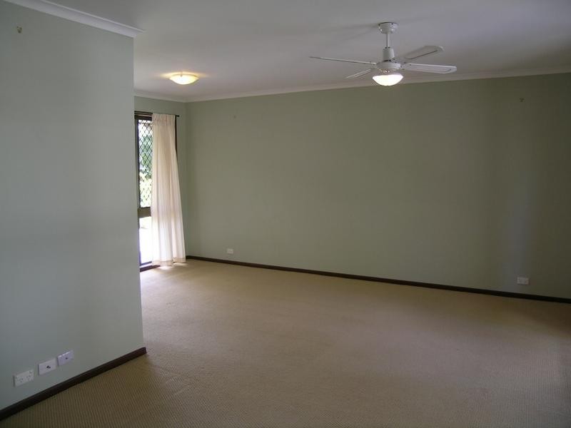 24 Parkroyal Crescent, Regents Park QLD 4118