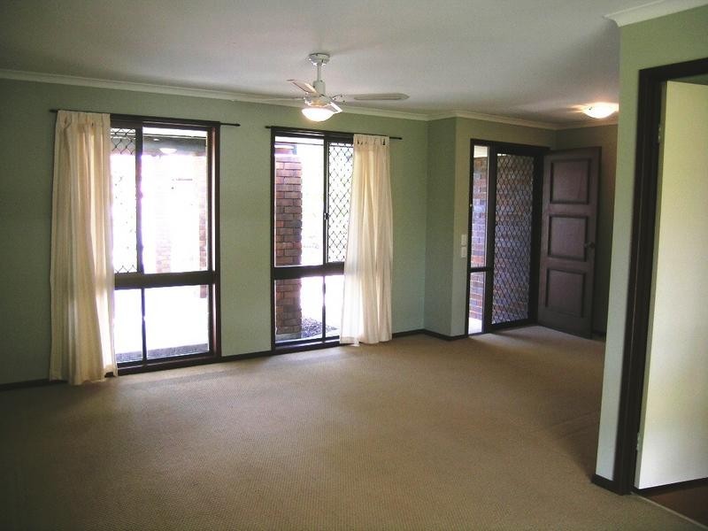 24 Parkroyal Crescent, Regents Park QLD 4118