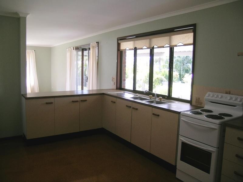 24 Parkroyal Crescent, Regents Park QLD 4118