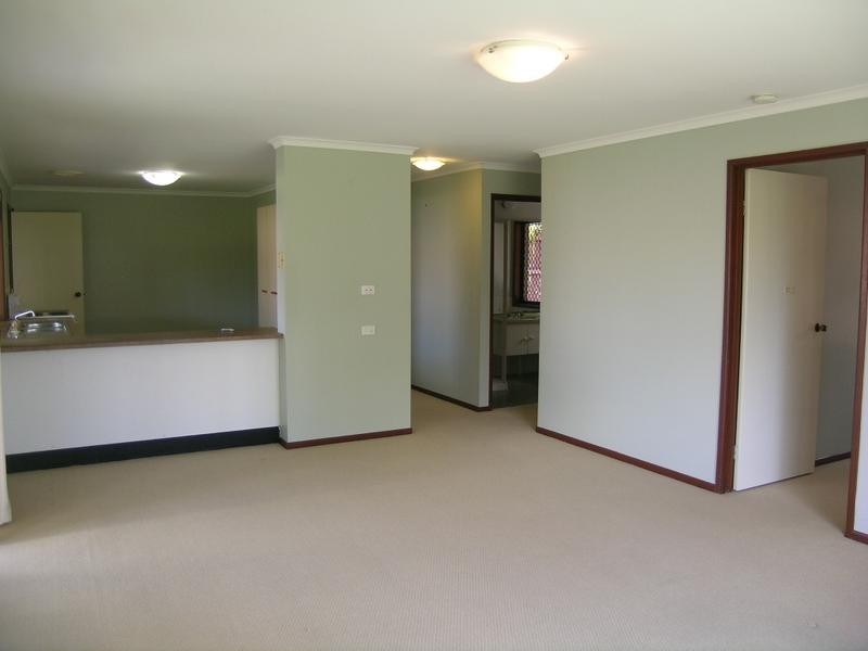 24 Parkroyal Crescent, Regents Park QLD 4118