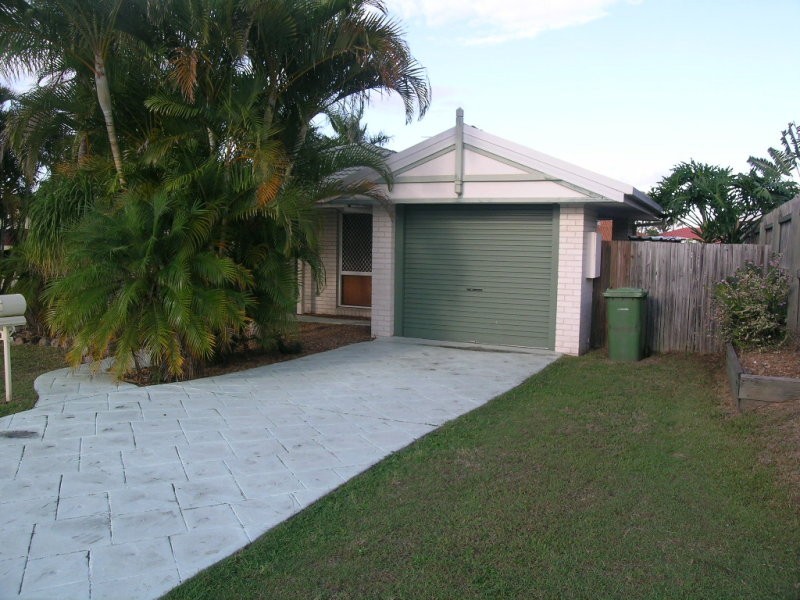 79 Bottlebrush Drive, Regents Park QLD 4118