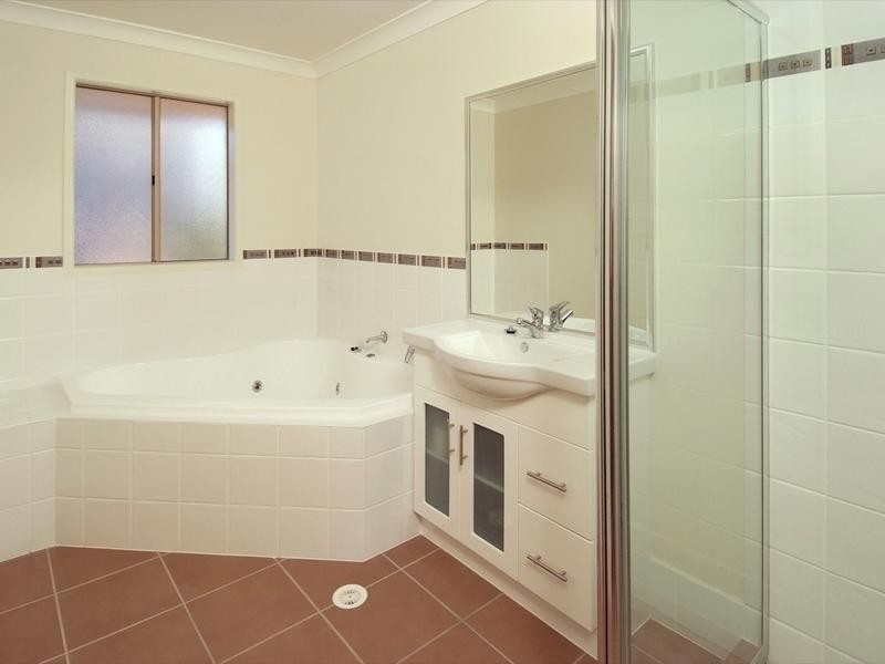 28 Dorachus Drive, Regents Park QLD 4118