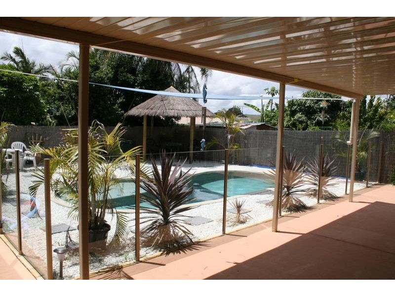 81 Middle Road, Hillcrest QLD 4118