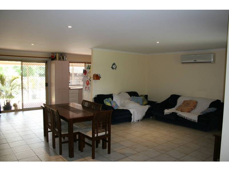 81 Middle Road, Hillcrest QLD 4118