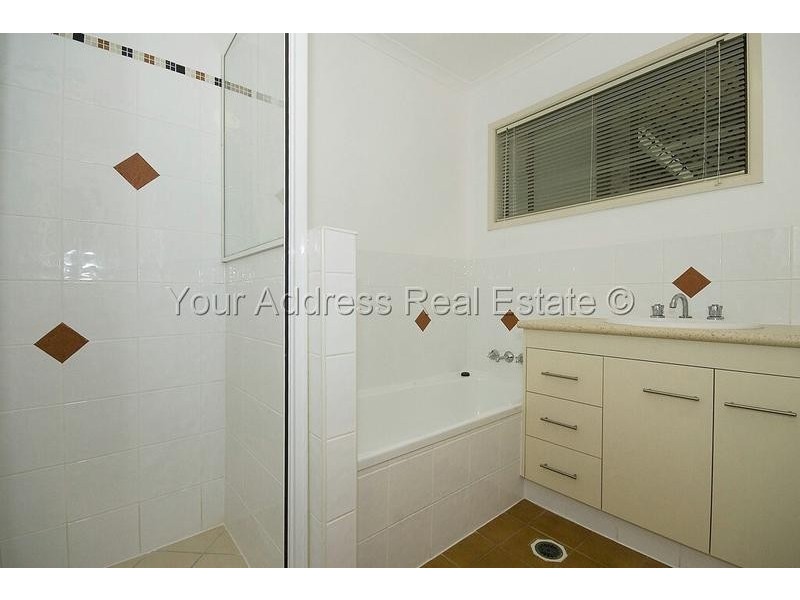 8 Rooney Street, Browns Plains QLD 4118