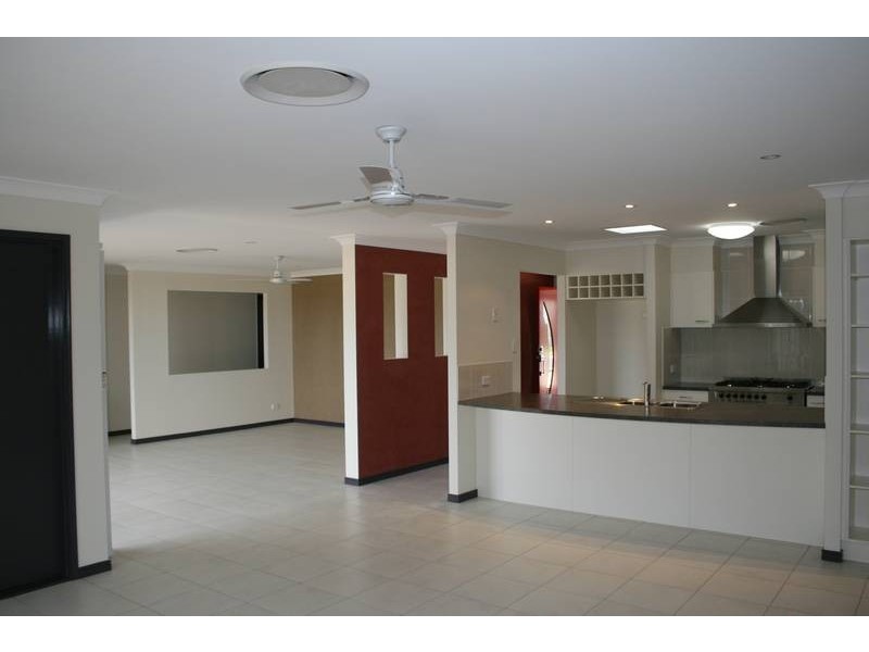 27 Sandalwood Street, Heathwood QLD 4110