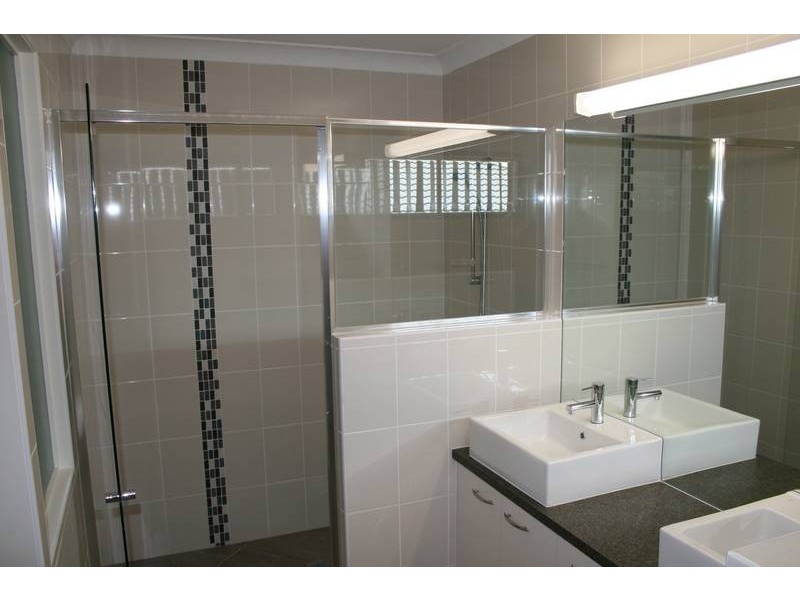 27 Sandalwood Street, Heathwood QLD 4110