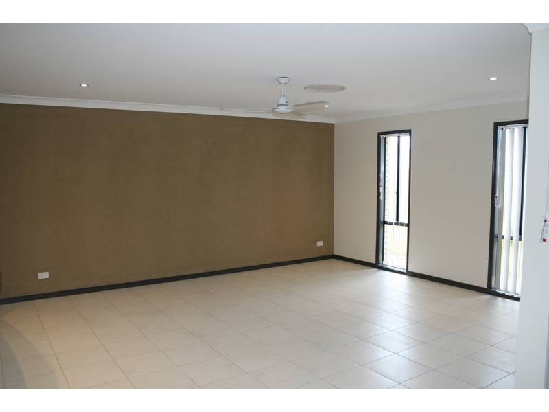 27 Sandalwood Street, Heathwood QLD 4110