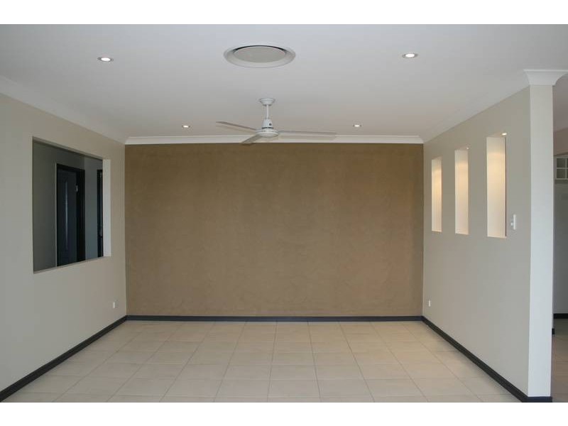 27 Sandalwood Street, Heathwood QLD 4110