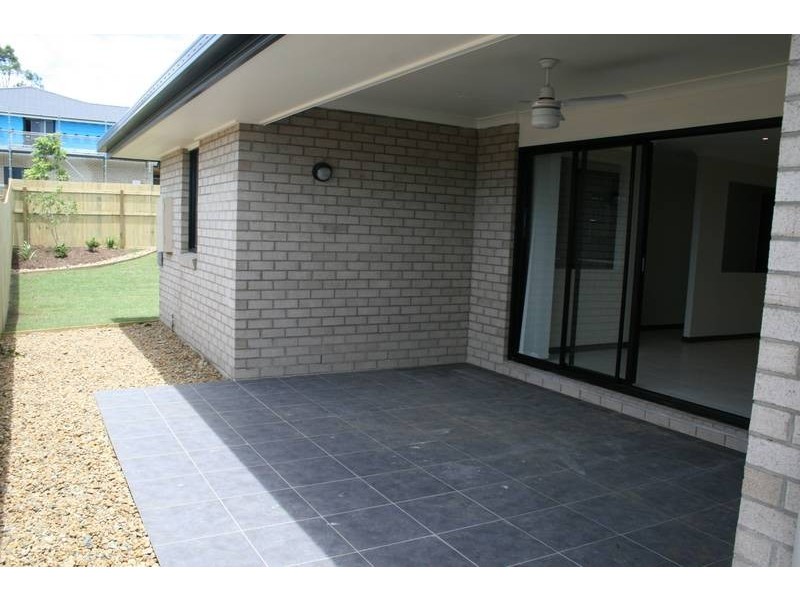 27 Sandalwood Street, Heathwood QLD 4110