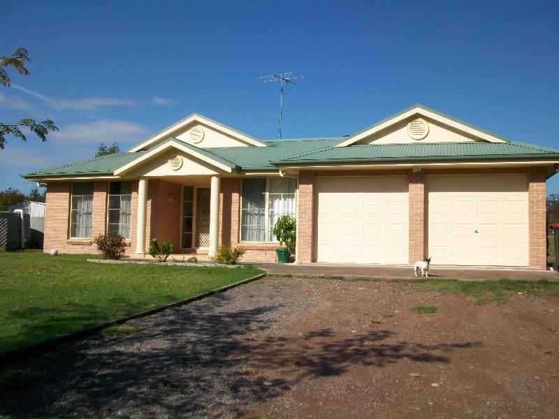 13 Storks Road, Glen Oak NSW 2320