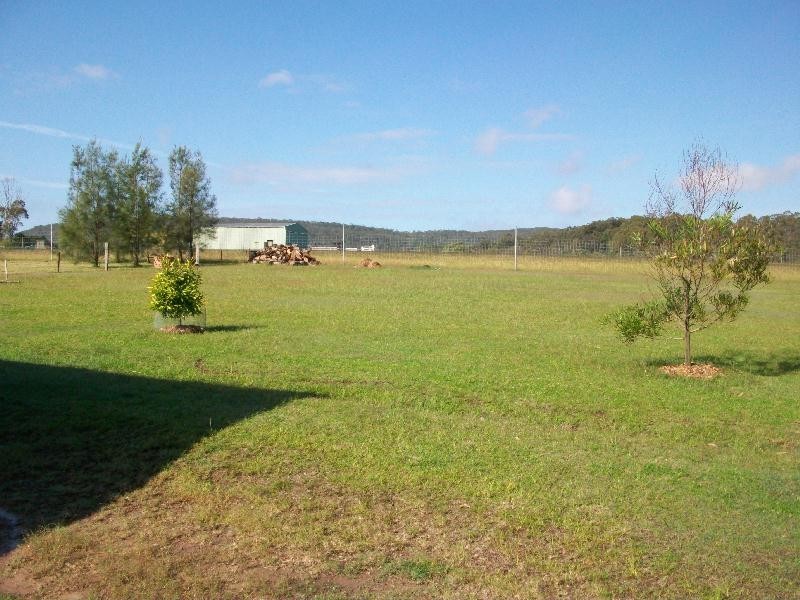 13 Storks Road, Glen Oak NSW 2320