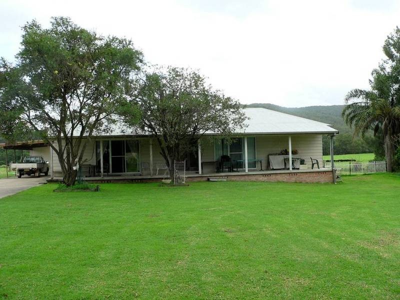 100 Ribbon Road, Stroud NSW 2425