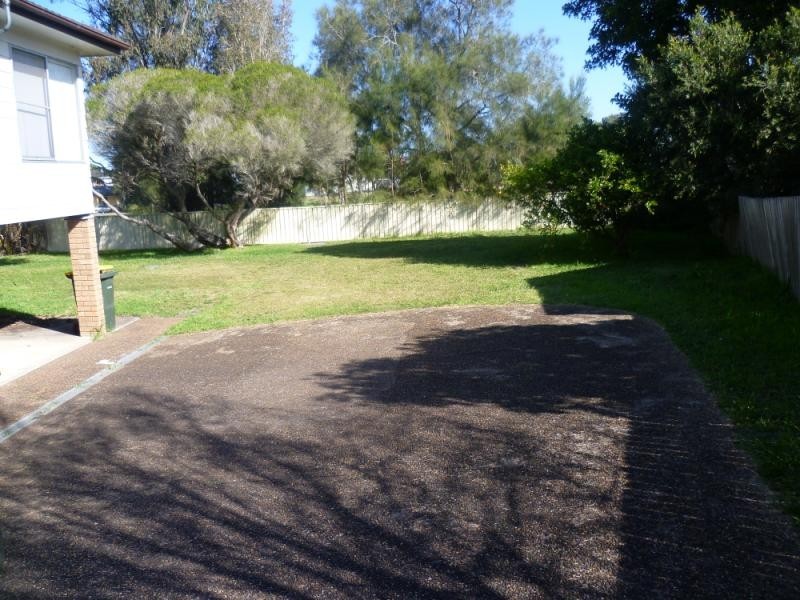 2 GARDEN AVENUE, Raymond Terrace NSW 2324