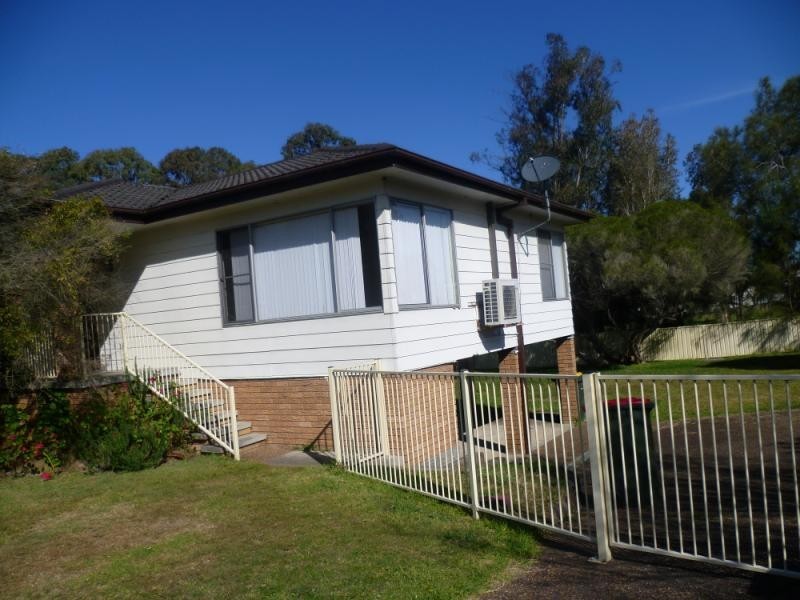 2 GARDEN AVENUE, Raymond Terrace NSW 2324