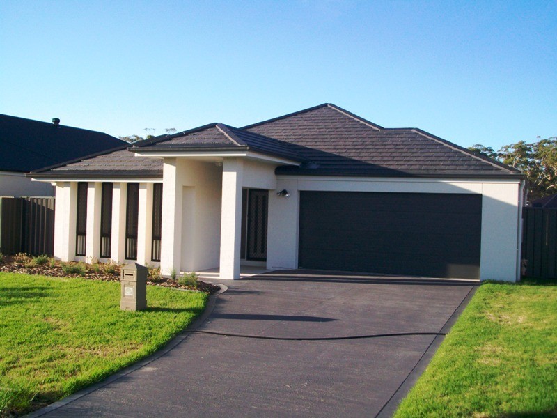 6 TOOROONG ROAD, Fern Bay NSW 2295