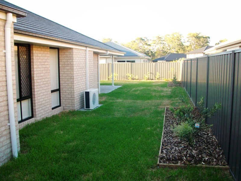 6 TOOROONG ROAD, Fern Bay NSW 2295