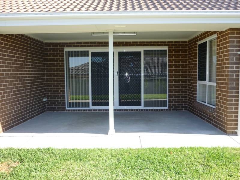 11 UPINGTON DRIVE, East Maitland NSW 2323