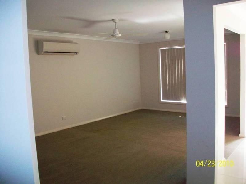 6 PRIESKA WAY, East Maitland NSW 2323