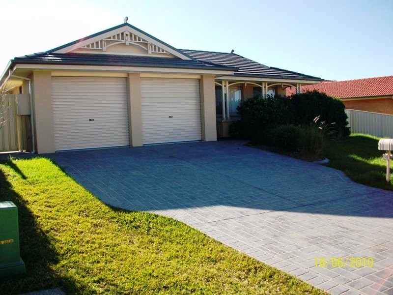 24 SANDALWOOD DRIVE, Thornton NSW 2322