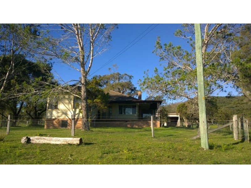 8 KILLAOE LANE, East Seaham NSW 2324