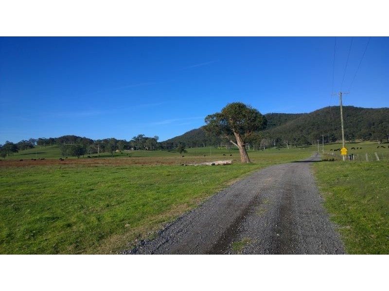 8 KILLAOE LANE, East Seaham NSW 2324
