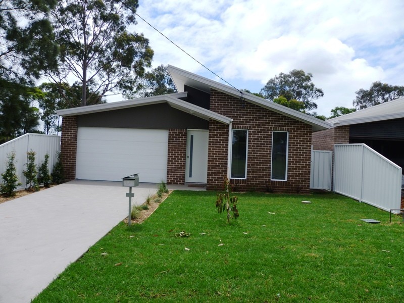 Cnr Brown Street and Earl Grey Crescent, Raymond Terrace NSW 2324
