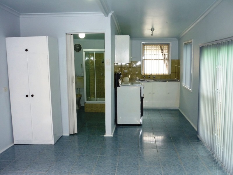 - “GRANNY FLAT” GWEN PARADE, Raymond Terrace NSW 2324