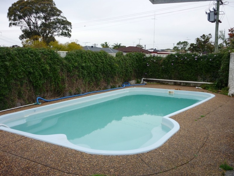 - “GRANNY FLAT” GWEN PARADE, Raymond Terrace NSW 2324