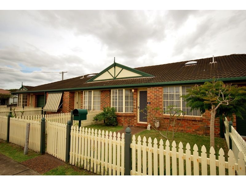 8/143 Roxburgh Street, Stockton NSW 2295