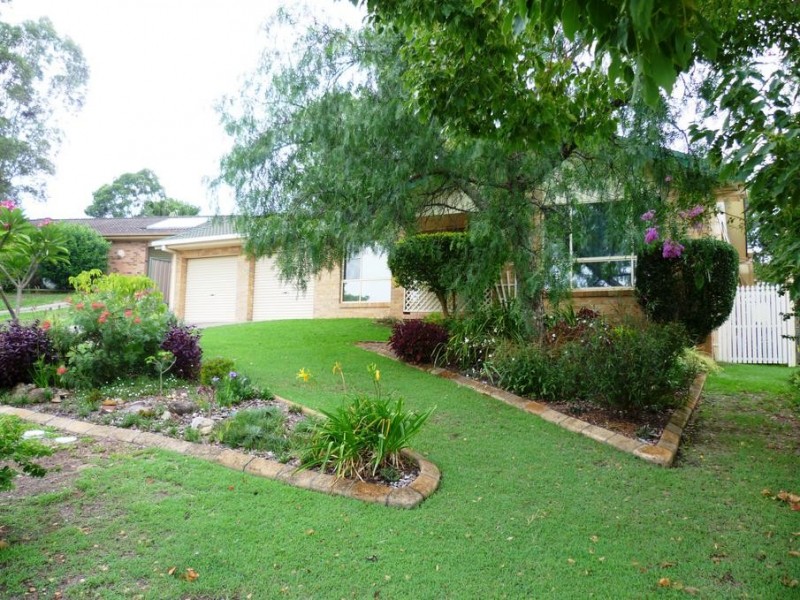 10 Holt Place, Raymond Terrace NSW 2324