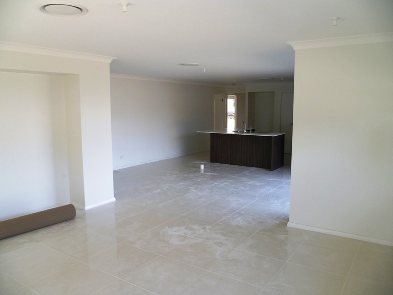 27 Cananga Circuit, Largs NSW 2320