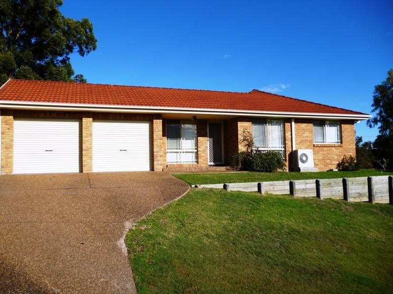 2 Cooper Place, Raymond Terrace NSW 2324