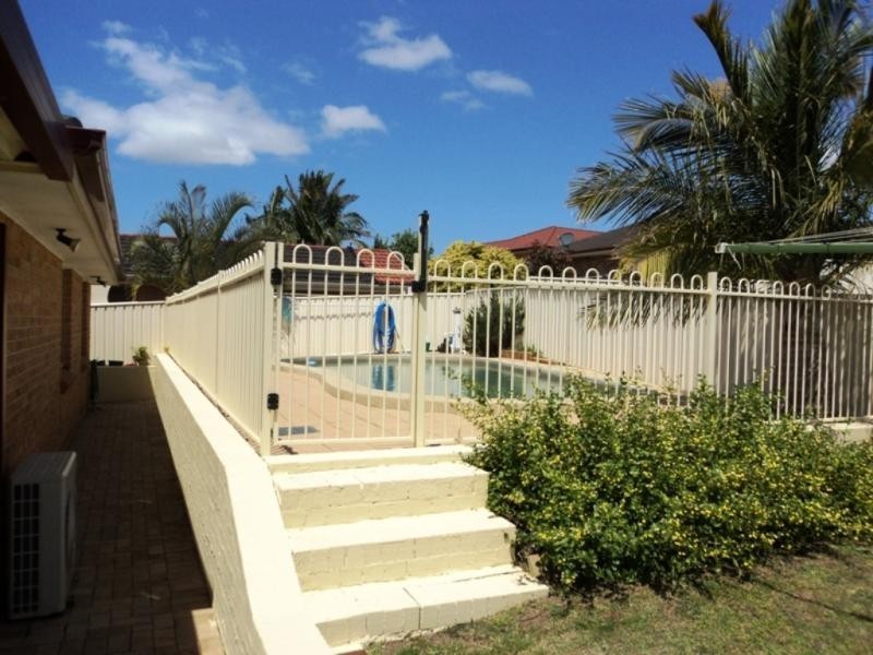 6 LEIGH PLACE, Raymond Terrace NSW 2324